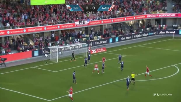 Ridiculous own goal in the Danish League